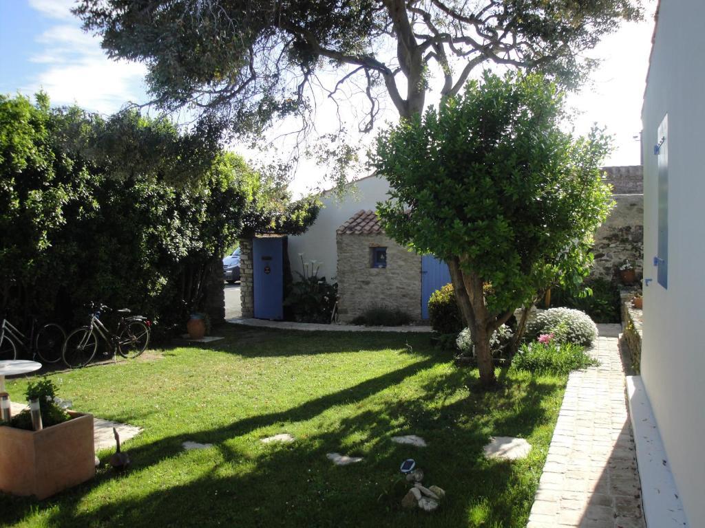 Le Buzet Bleu Bed & Breakfast Noirmoutier-en-l'Ile Bagian luar foto