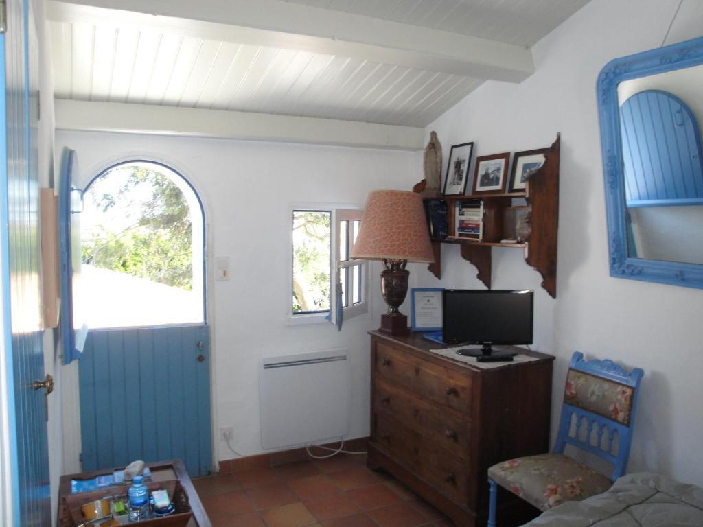 Le Buzet Bleu Bed & Breakfast Noirmoutier-en-l'Ile Ruang foto